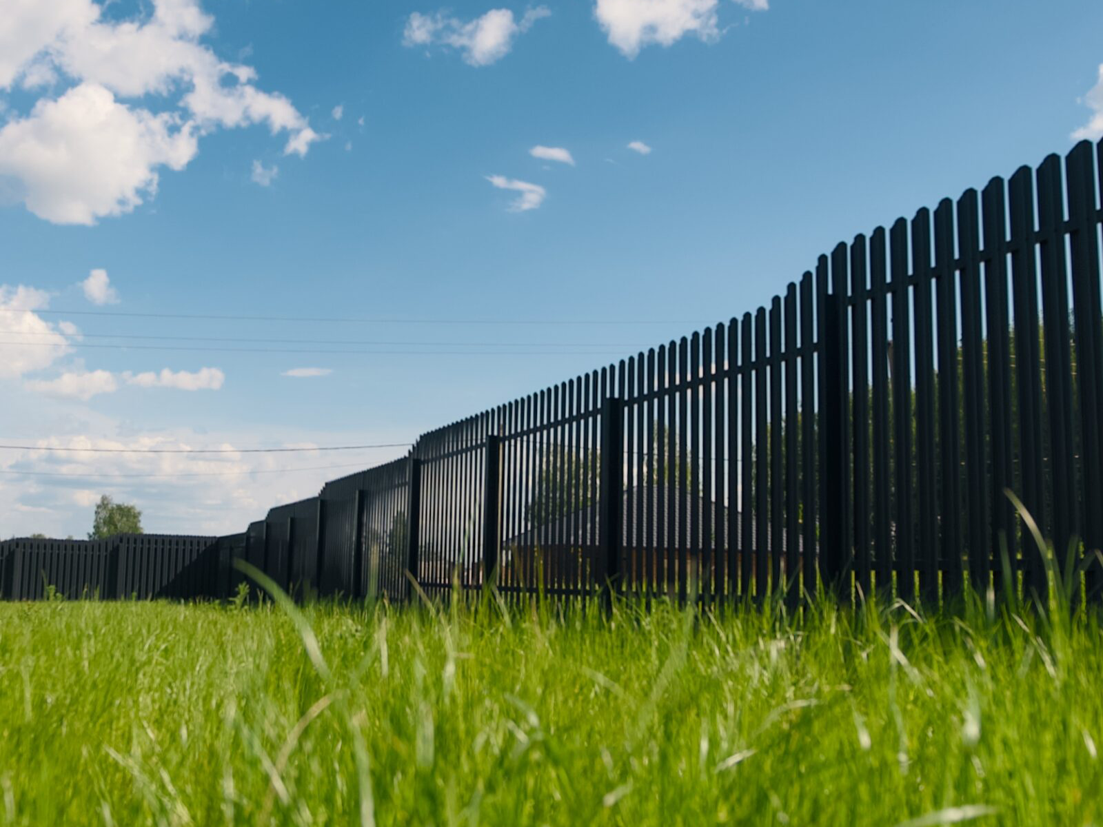 Монтаж забора из штакетника  Попадино
